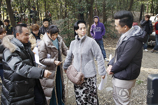 《泪洒<em>女人花</em>》探班 <em>主演</em>片场洒泪称虐度极高