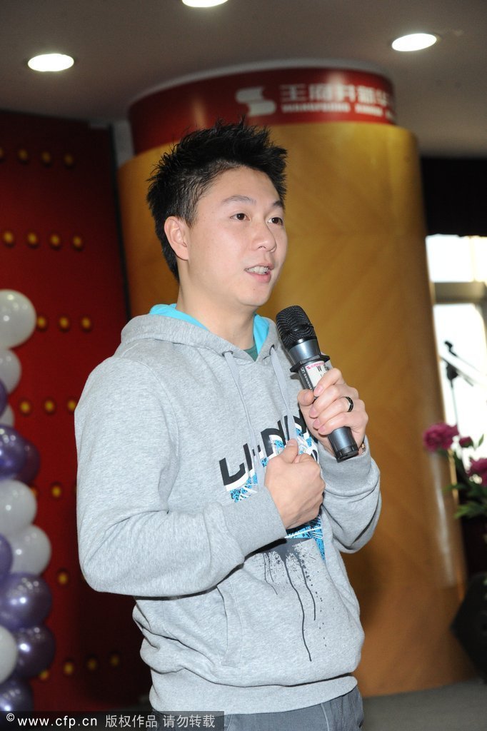 高清：体操队助阵杨威自传发布会 图片