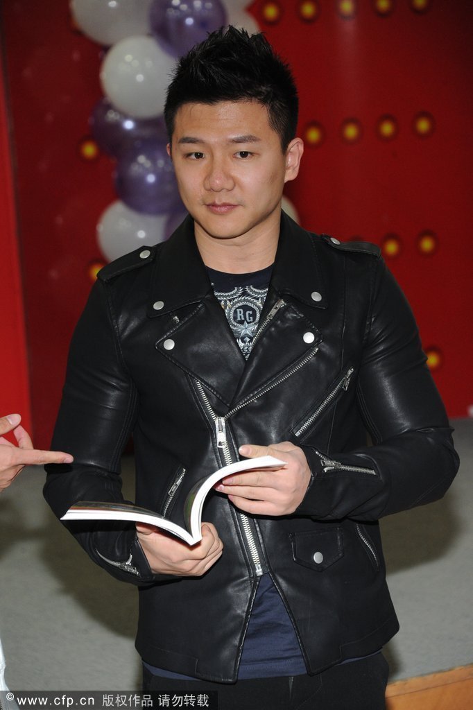 高清：体操队助阵杨威自传发布会 图片