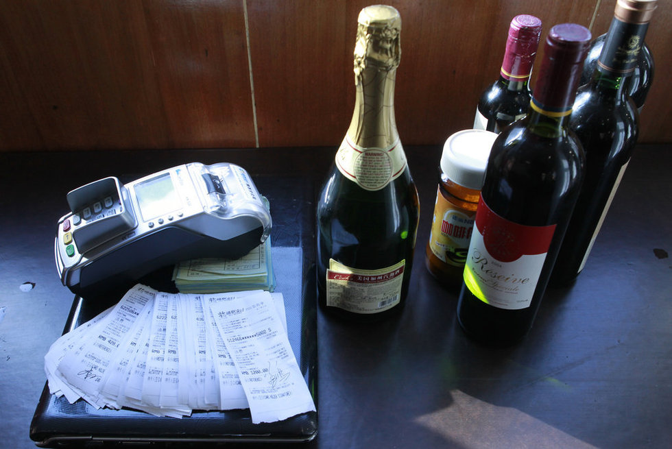 高清：西安抓获多名美女酒托 一个月诈骗百万图片