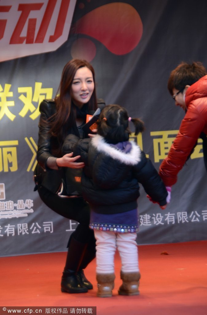 高清：王励勤女友主持见面会与观众亲切互动图片