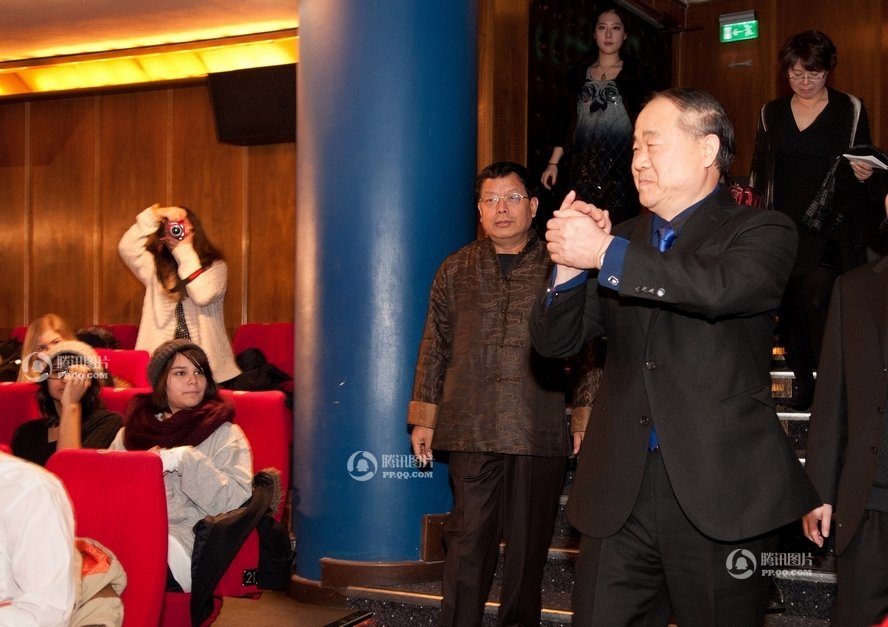 高清：莫言与瑞典华人包饺子 称有回家的感觉图片