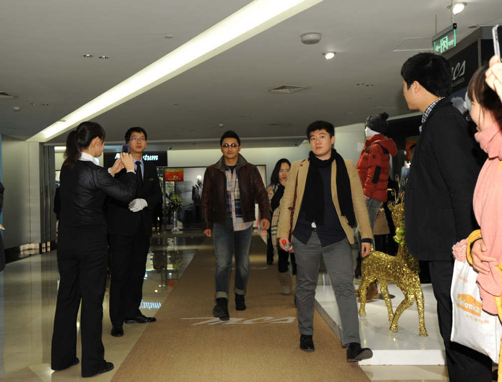 高清：涂松岩亮相服装展 夹克牛仔搭出欧美范儿图片