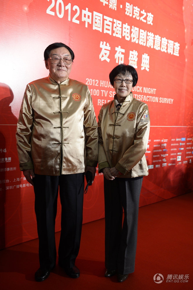 李小璐产后现身华鼎奖红毯显丰满 阿娇艳压群星图片