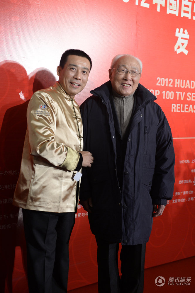 李小璐产后现身华鼎奖红毯显丰满 阿娇艳压群星图片