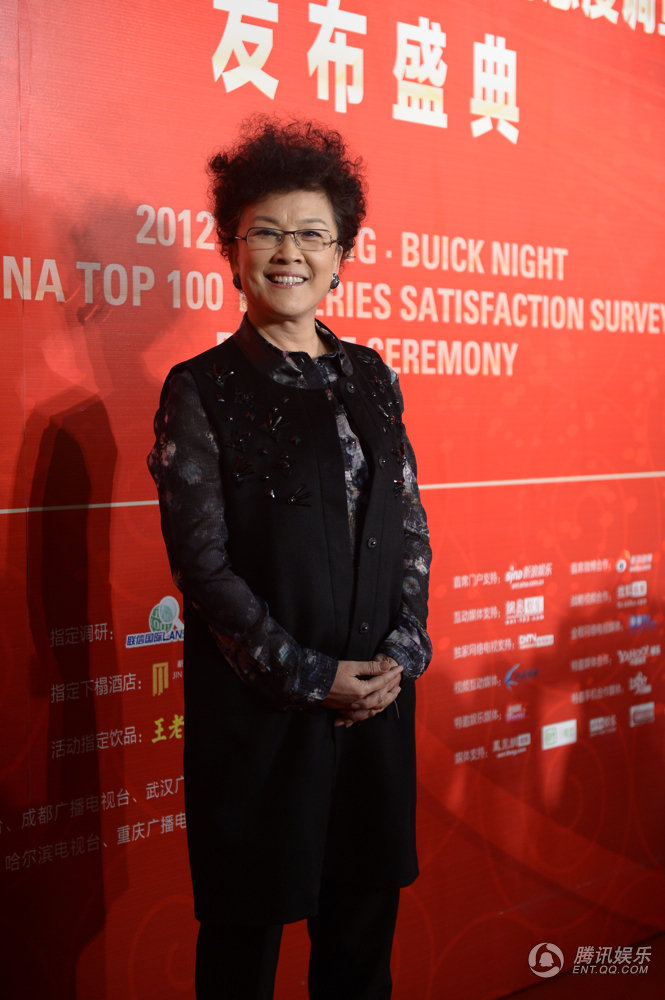 李小璐产后现身华鼎奖红毯显丰满 阿娇艳压群星图片