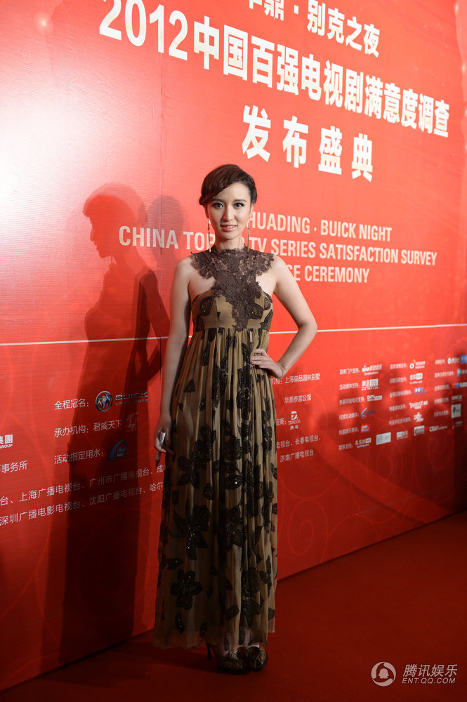 李小璐产后现身华鼎奖红毯显丰满 阿娇艳压群星图片