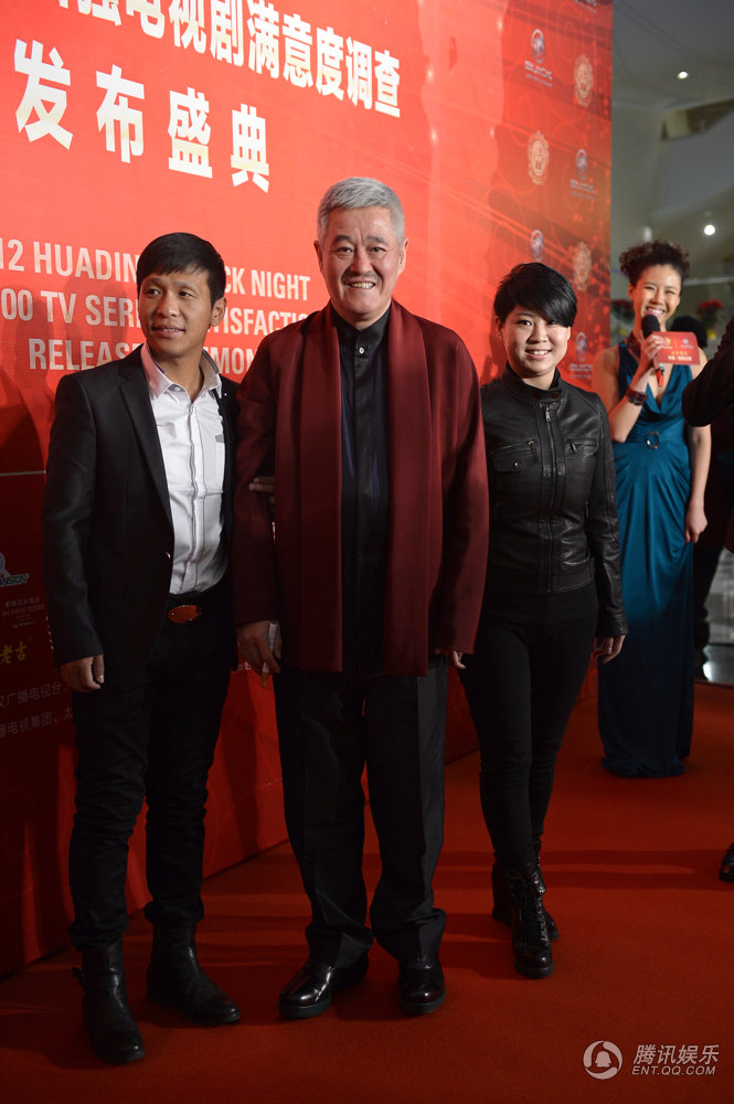 李小璐产后现身华鼎奖红毯显丰满 阿娇艳压群星图片