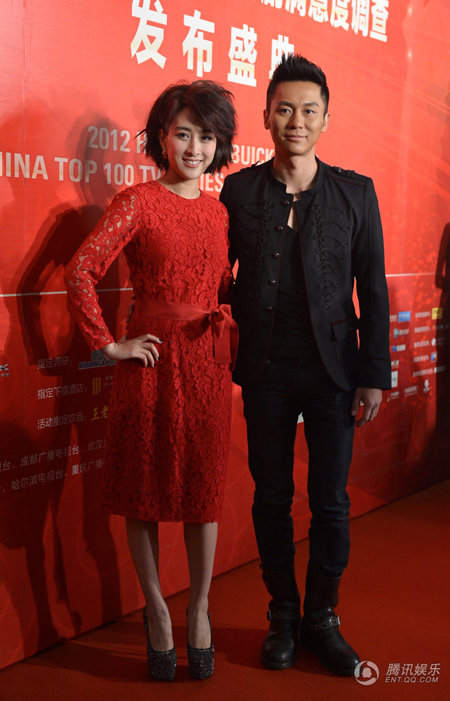 李小璐产后现身华鼎奖红毯显丰满 阿娇艳压群星图片