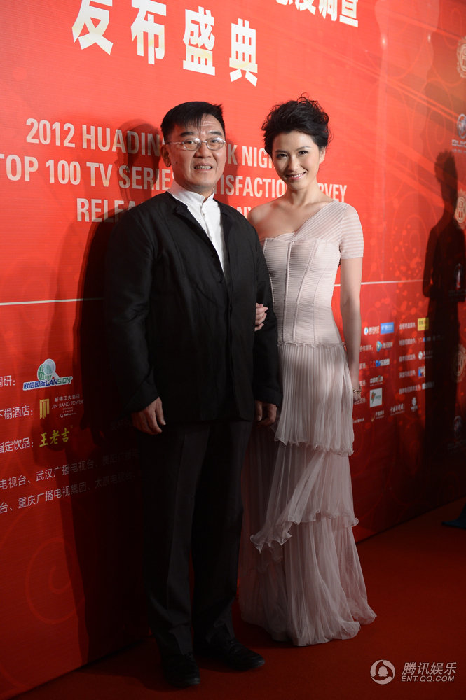 李小璐产后现身华鼎奖红毯显丰满 阿娇艳压群星图片
