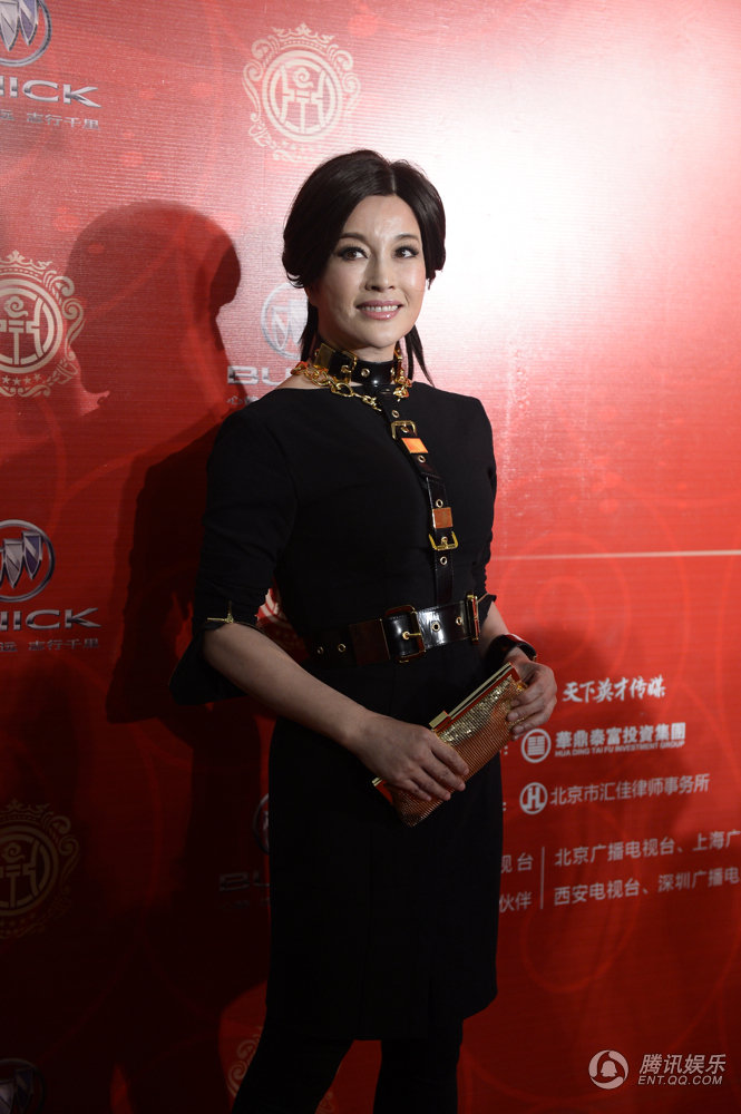 李小璐产后现身华鼎奖红毯显丰满 阿娇艳压群星图片
