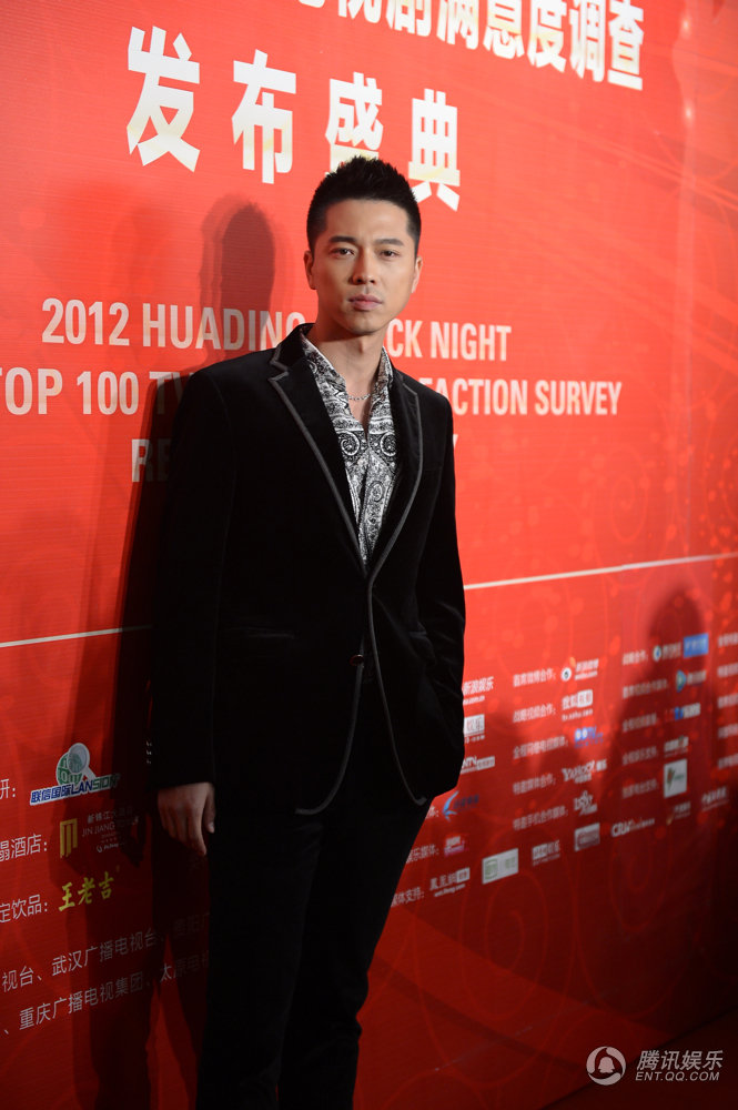 李小璐产后现身华鼎奖红毯显丰满 阿娇艳压群星图片
