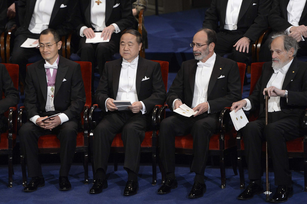 高清：莫言身着燕尾服领取诺贝尔奖图片