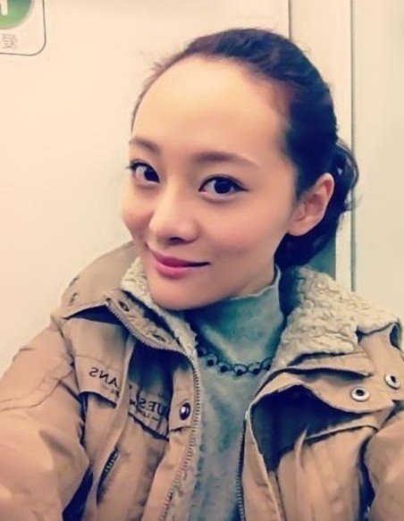 51岁宋佳22岁女儿私房照曝光 继承美貌清新可爱图片