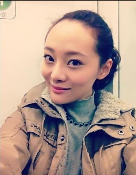 51岁宋佳22岁女儿私房照曝光 继承美貌清新可爱图片
