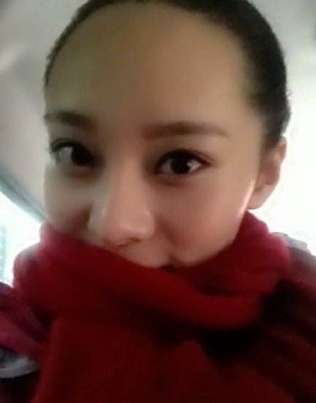 51岁宋佳22岁女儿私房照曝光 继承美貌清新可爱图片
