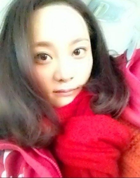 51岁宋佳22岁女儿私房照曝光 继承美貌清新可爱图片