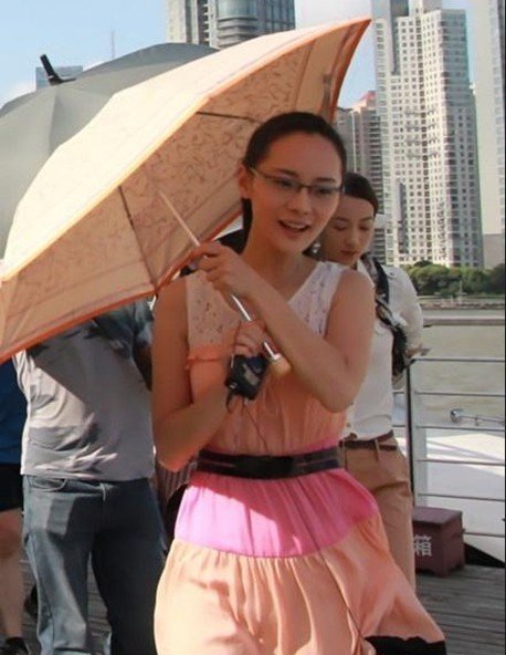 51岁宋佳22岁女儿私房照曝光 继承美貌清新可爱图片