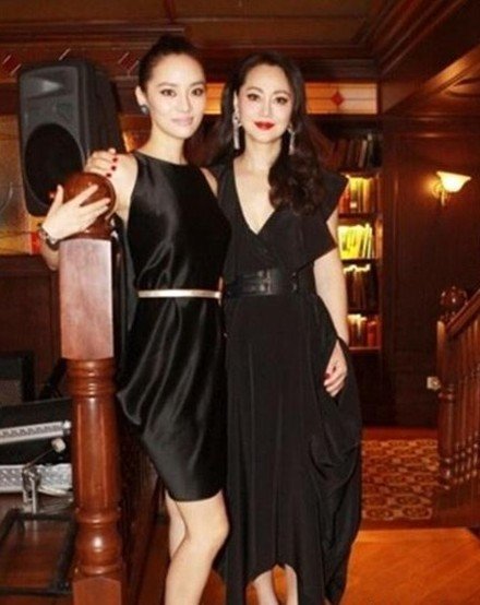 51岁宋佳22岁女儿私房照曝光 继承美貌清新可爱图片