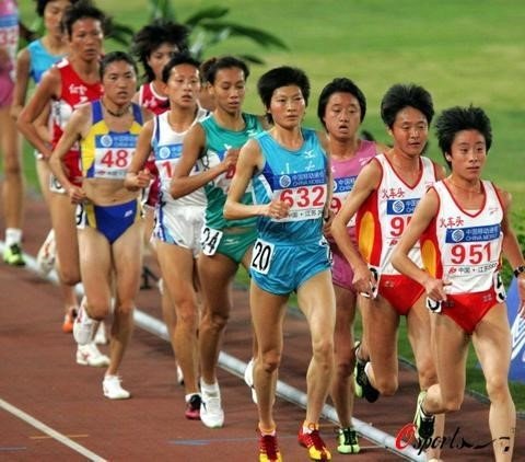 高清：马拉松美女华丽蜕变 性感女郎推广运动图片