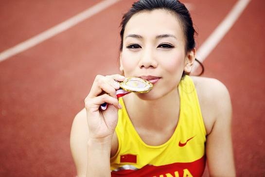 高清：马拉松美女华丽蜕变 性感女郎推广运动图片