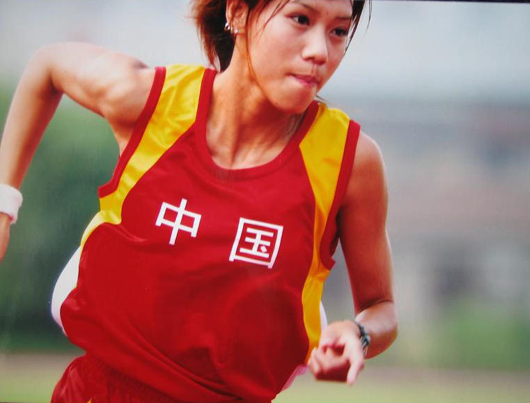 高清：马拉松美女华丽蜕变 性感女郎推广运动图片