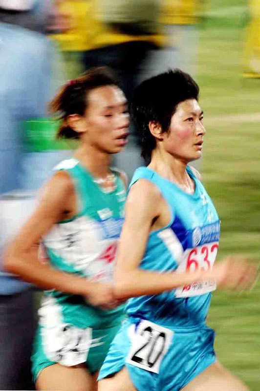 高清：马拉松美女华丽蜕变 性感女郎推广运动图片