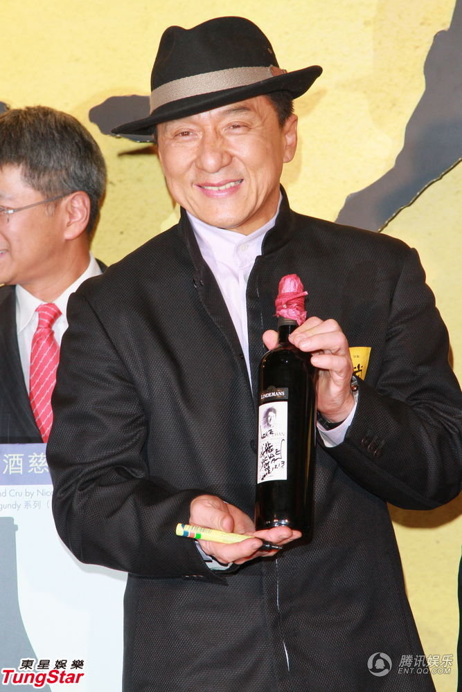《十二生肖》香港首映 成龙拒谈言论遭抨击图片
