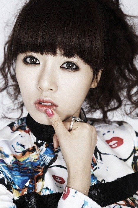 东方网-东方游戏-韩国性感歌手金泫雅代言《F