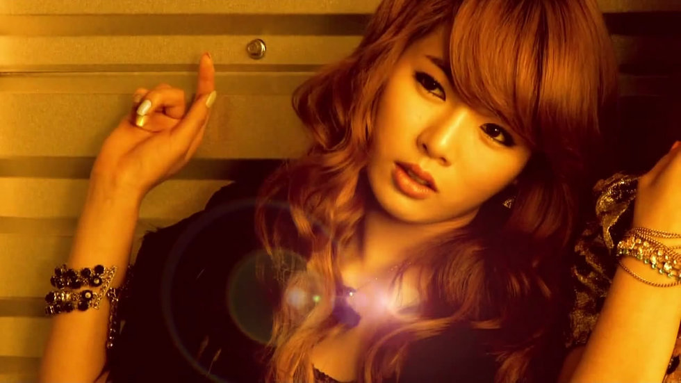 东方网-东方游戏-韩国性感歌手<em>金泫雅</em>代言《F