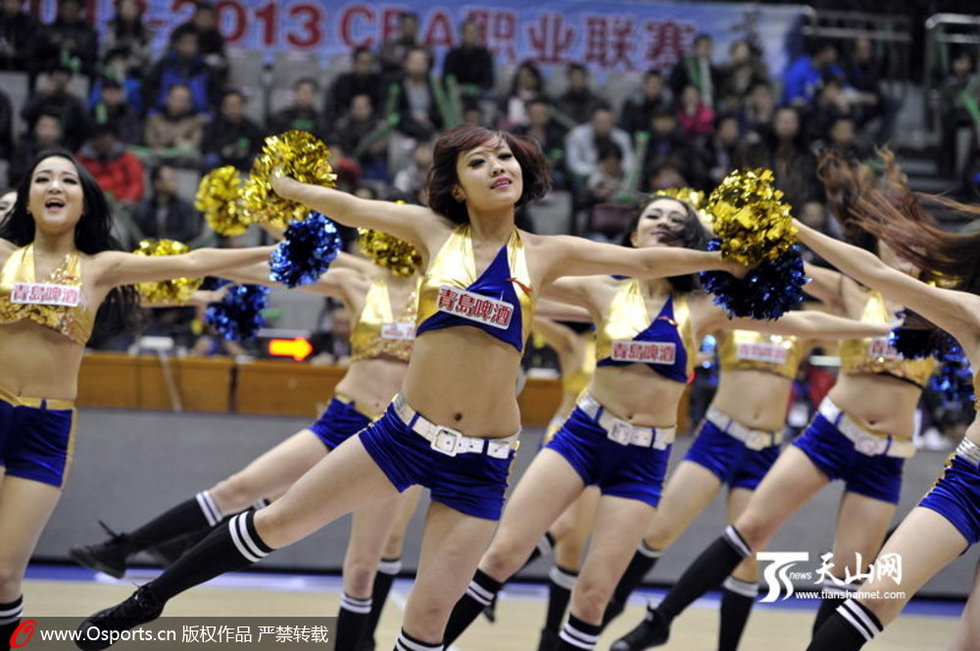 高清：CBA啦啦队活力助阵 热舞大秀事业线图片