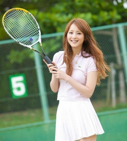 日本人气女优网球写真 薄纱短裙清纯可人(图)图片