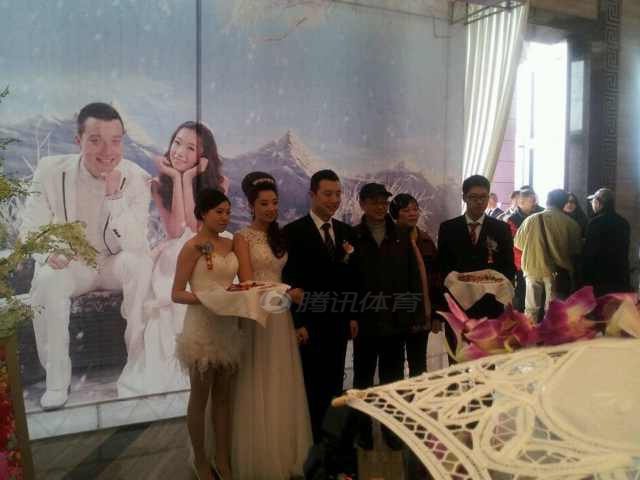 古力婚礼现场曝光 亲朋好友前来祝贺图片_喝小酒的 ...