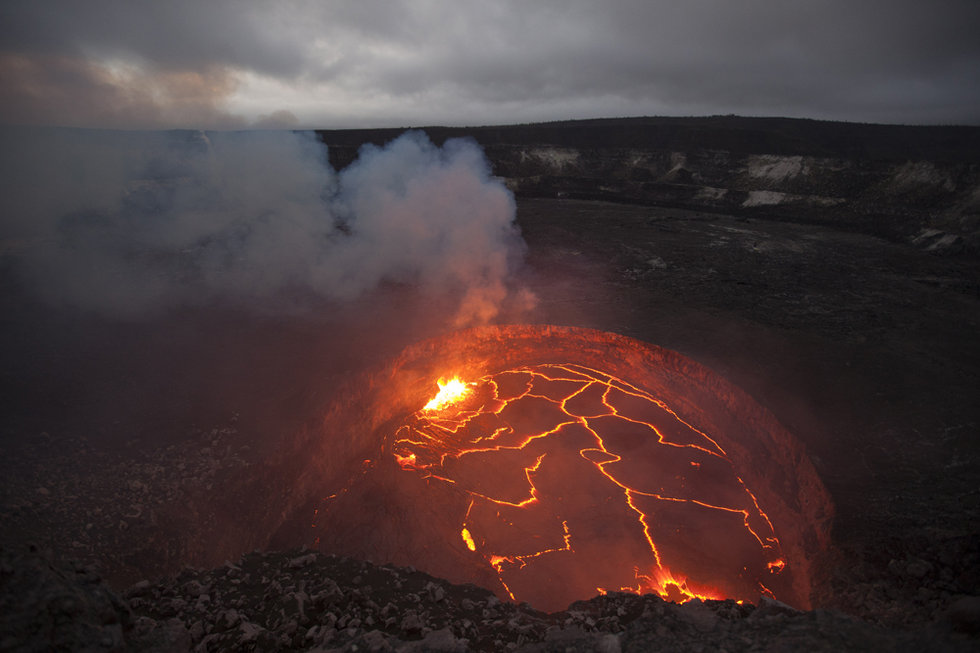 基拉韦厄火山30年来的壮丽喷发史