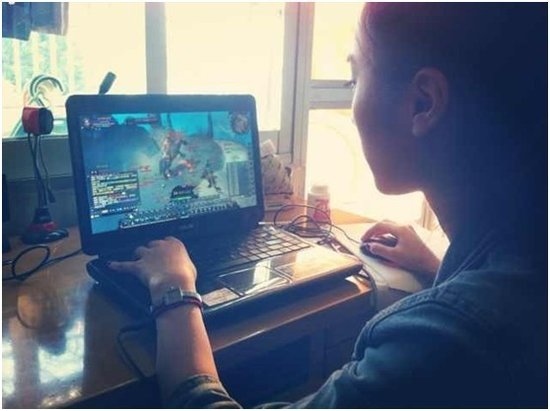 网-东方游戏-《武魂》美女玩家为满级找高<em>玩陪练</em>