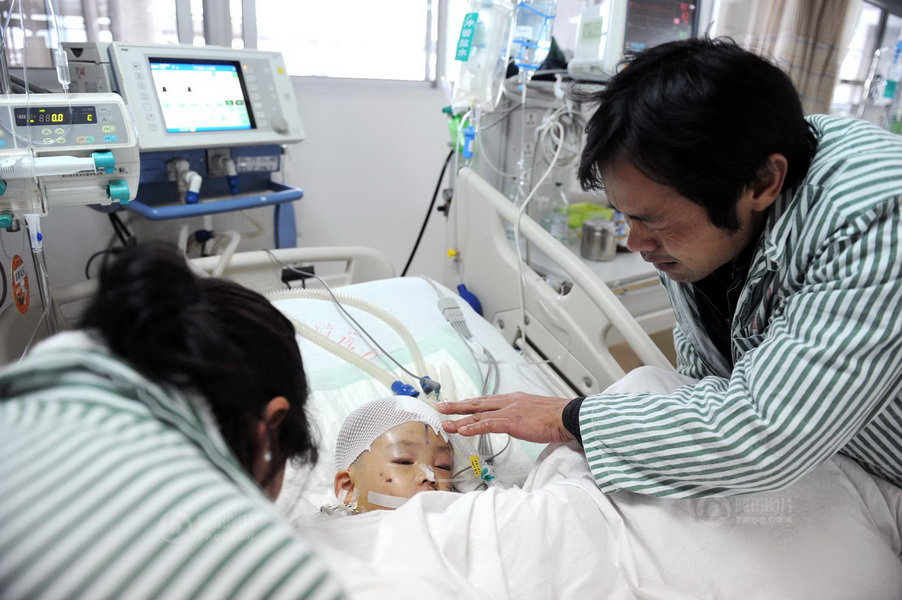 【三岁女孩被后妈活活打死】广东三岁女童遭