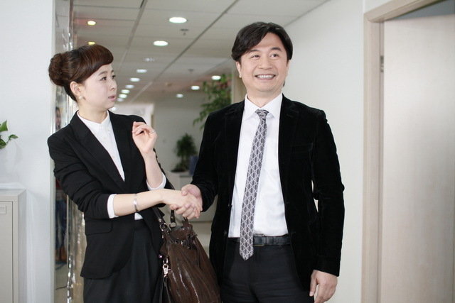 东方卫视《<em>极品大</em>作战》开机 ella骗倒黄舒骏_