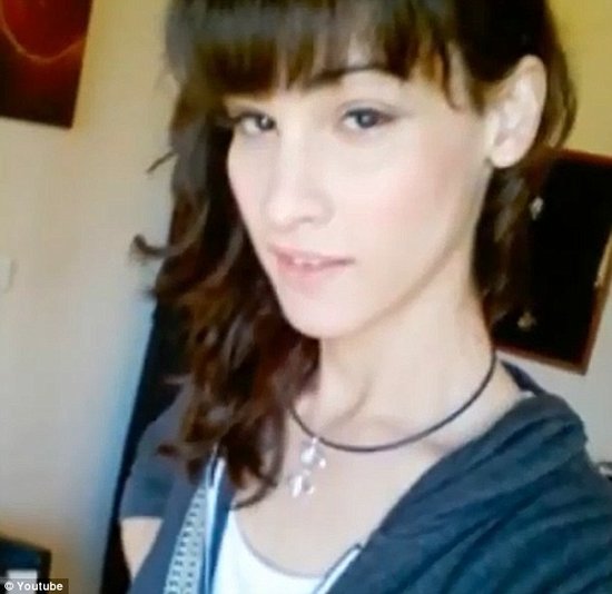 东方网-东方游戏-照片记录澳男子变性全过程