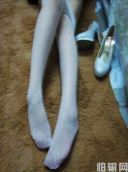 东方网-东方游戏-90后<em>女大学生</em>宿舍自拍美腿 求