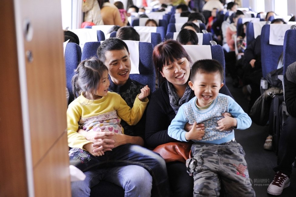 一家四口打工四年没回家 为孩子狠心买高铁票