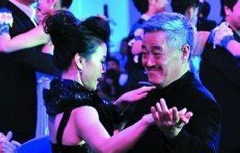 一树梨花压海棠 盘点<em>赵本山与女弟子</em>亲热床戏