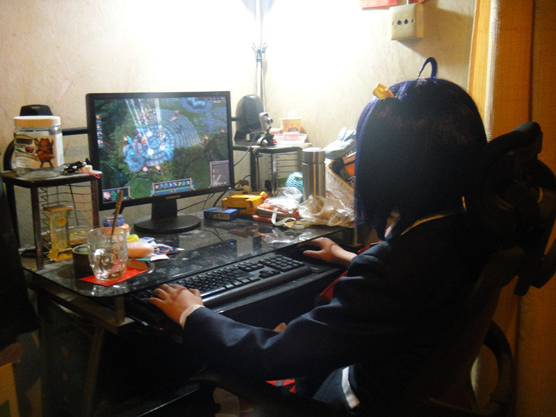 东方网-东方游戏-国产美眉中二病COS 黑丝萝