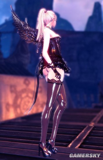 东方网-东方游戏-黑丝网袜应有尽有 剑灵情人节