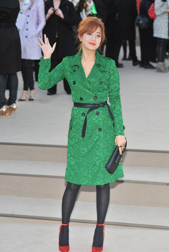 赵薇金喜善云集burberry大秀