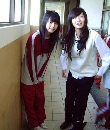 校服控<em>看过来</em>+校花<em>美女</em>回<em>校园</em>