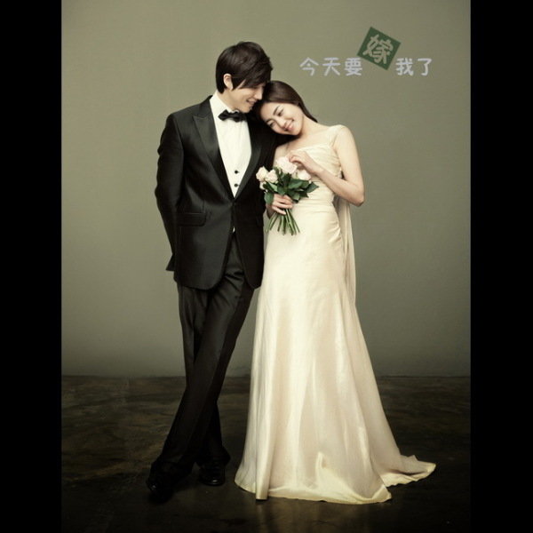 10组拍婚纱照的常用经典姿势