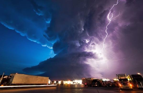 摄影师用镜头展现超级风暴的恐怖降临_卡罗拉