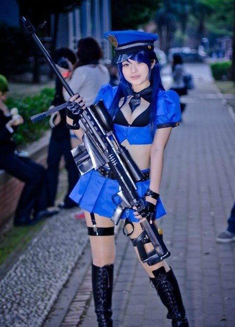 在之前mis也有cos过lol的拉克丝与安妮