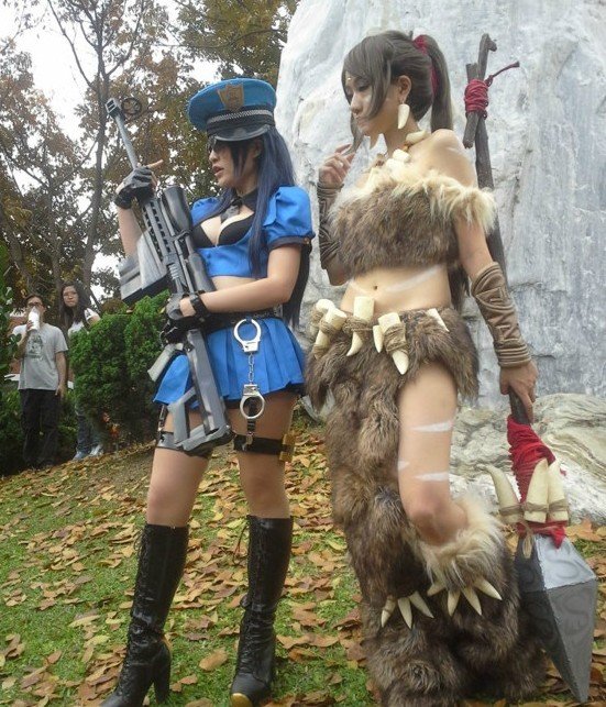 东方网-东方游戏-<em>性感</em>台<em>妹</em>LOL女警COS 火辣身