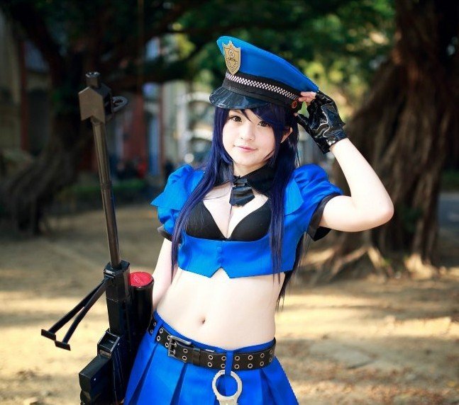 性感台妹lol女警cos